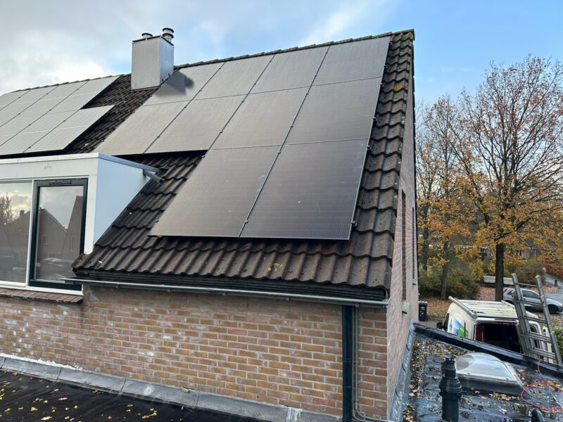 10 zonnepanelen op zadeldak