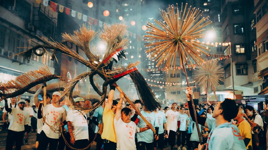 Tai Hang crowds gather early for annual Fire Dragon Dance