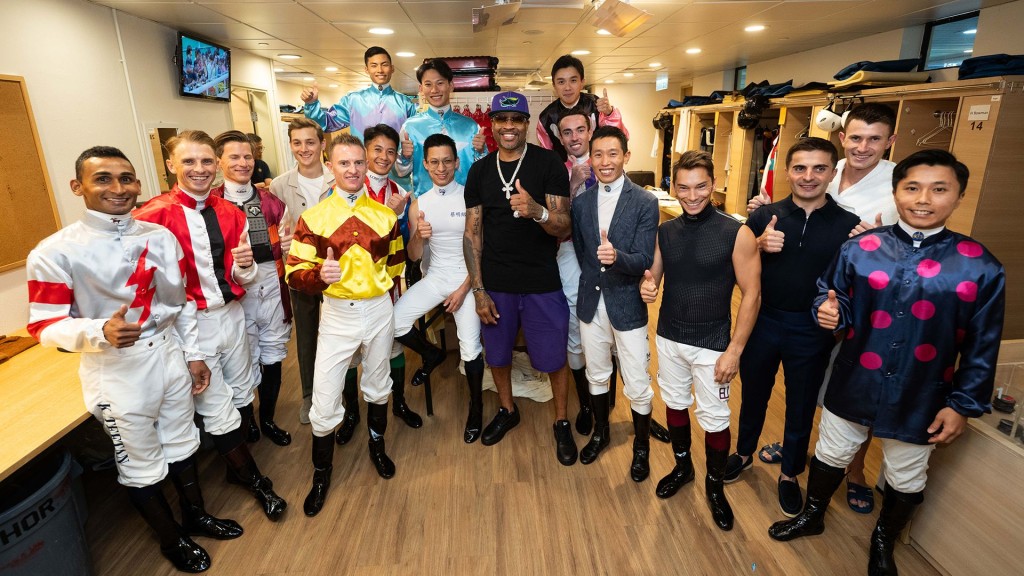 Allen Iverson Draws Crowds at Happy Valley as NBA Icon Experiences Hong Kong Racing