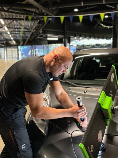 Fix A Dent — PDR specialist aan het werk