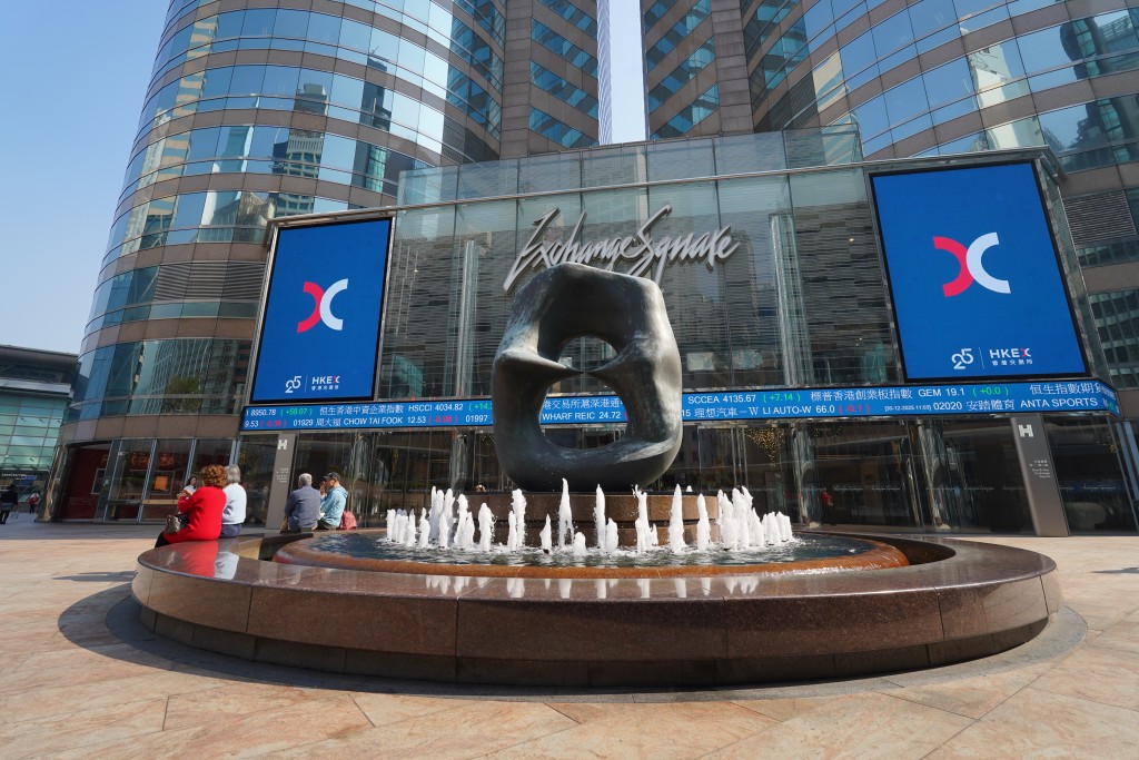 Hong Kong Stocks Open Higher as Bond Yields and Oil Prices Ease