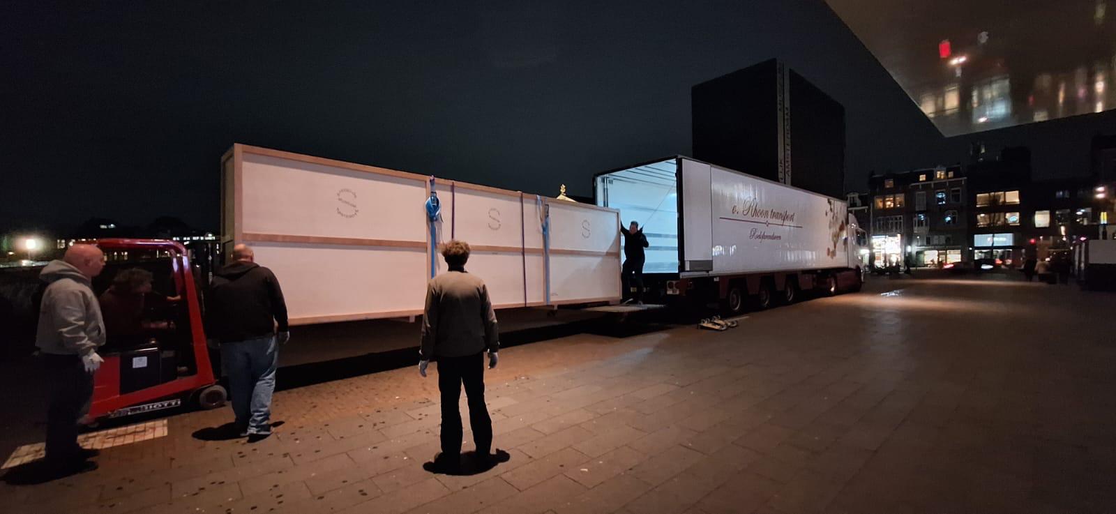 Lossen bij militair museum avond