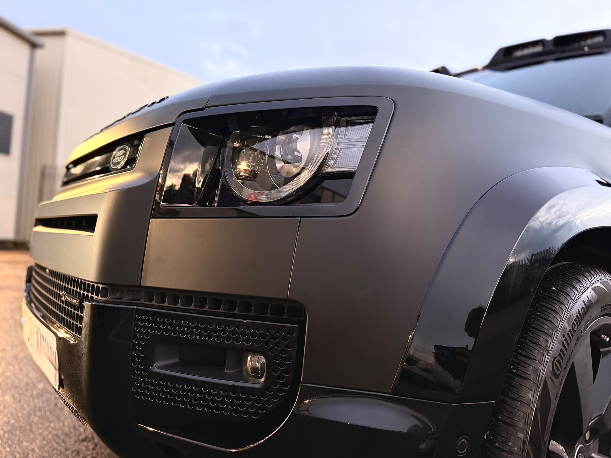 Land Rover Defender — image 4