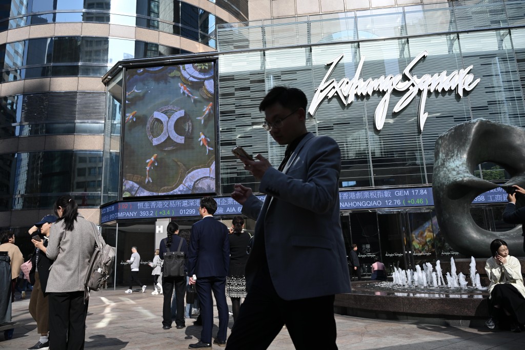 Hong Kong stocks fall as technology heavyweights drag market lower