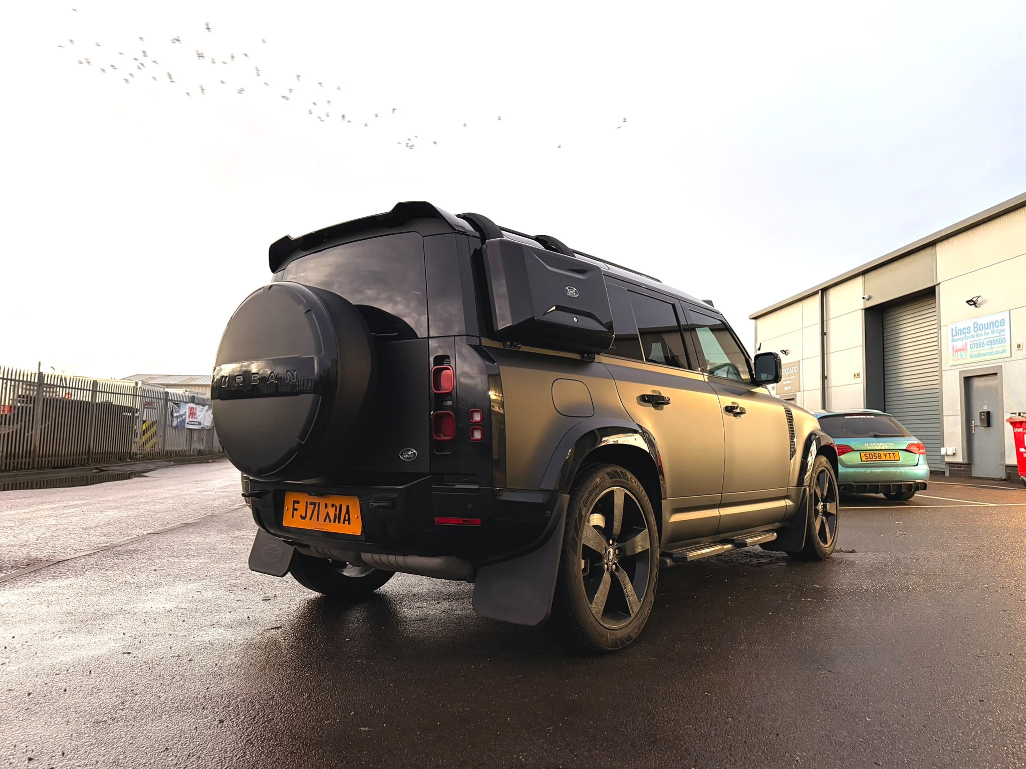 Land Rover Defender — image 2