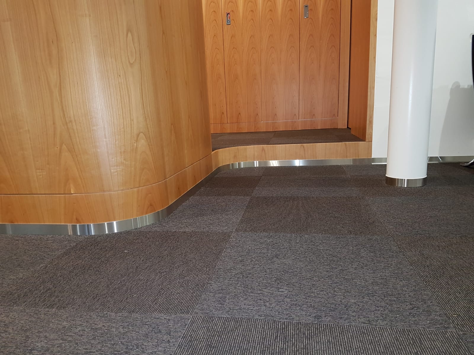 Chromstahl-Sockelleisten (CNS)