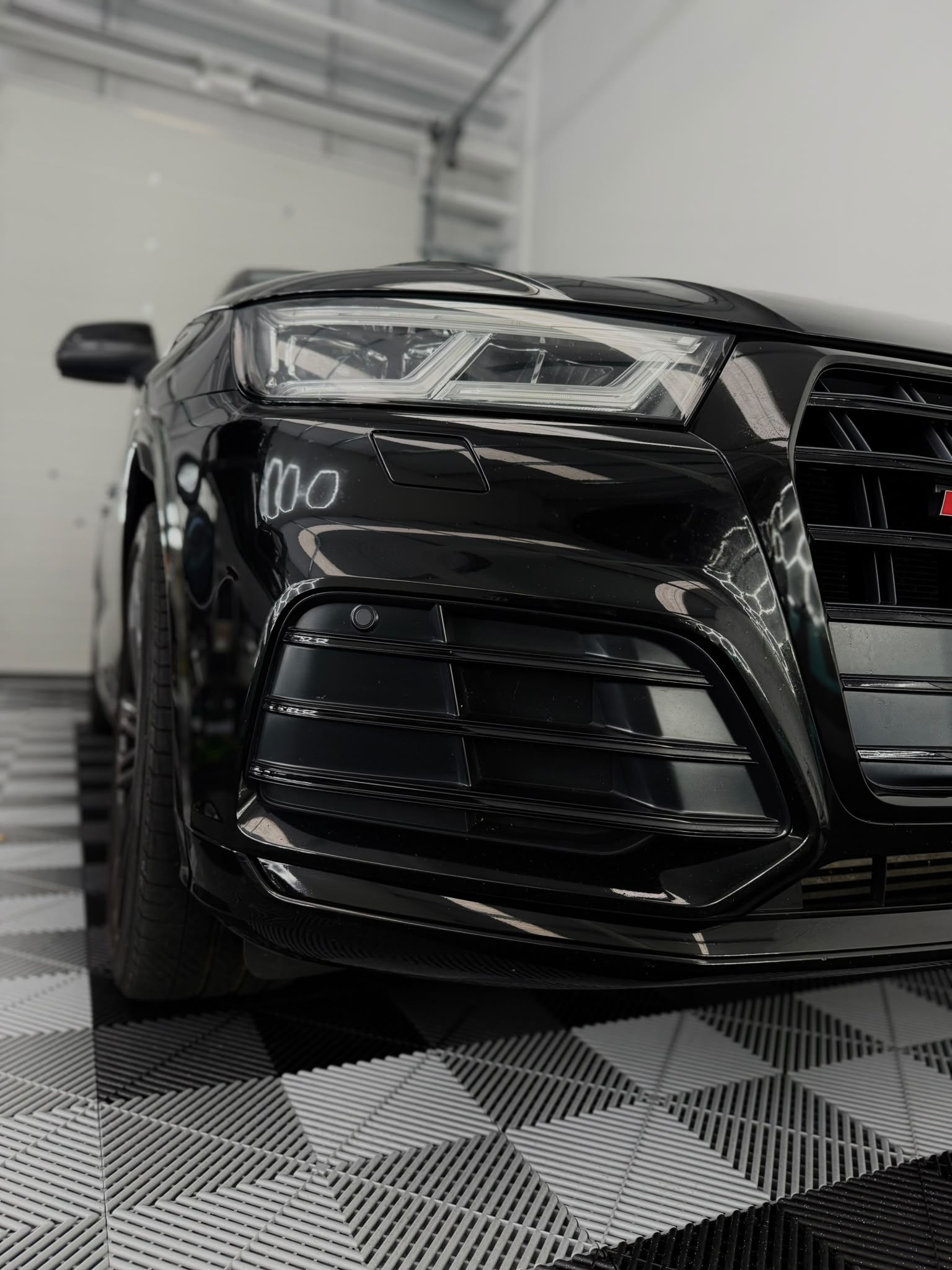 Audi SQ5: Chrome Delete — A Clean, Modern Transformation