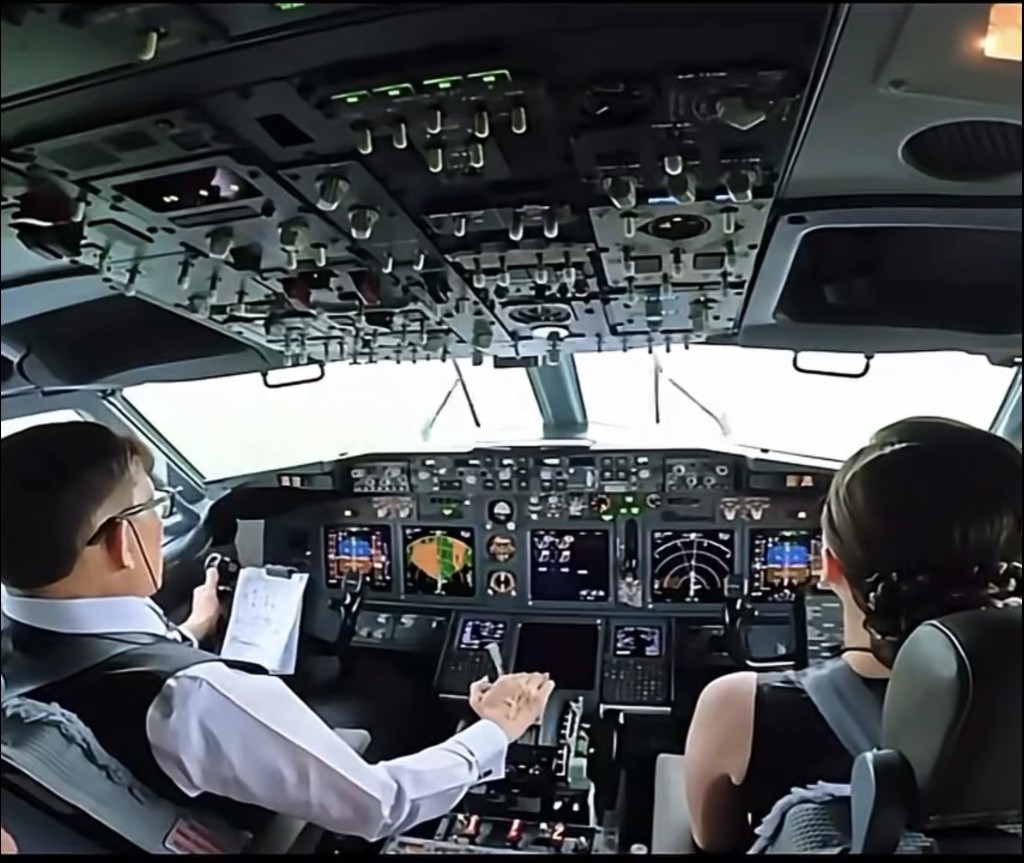 Thai King Pilots Royal Jet to Vietnam as Queen Suthida Serves as Co Pilot